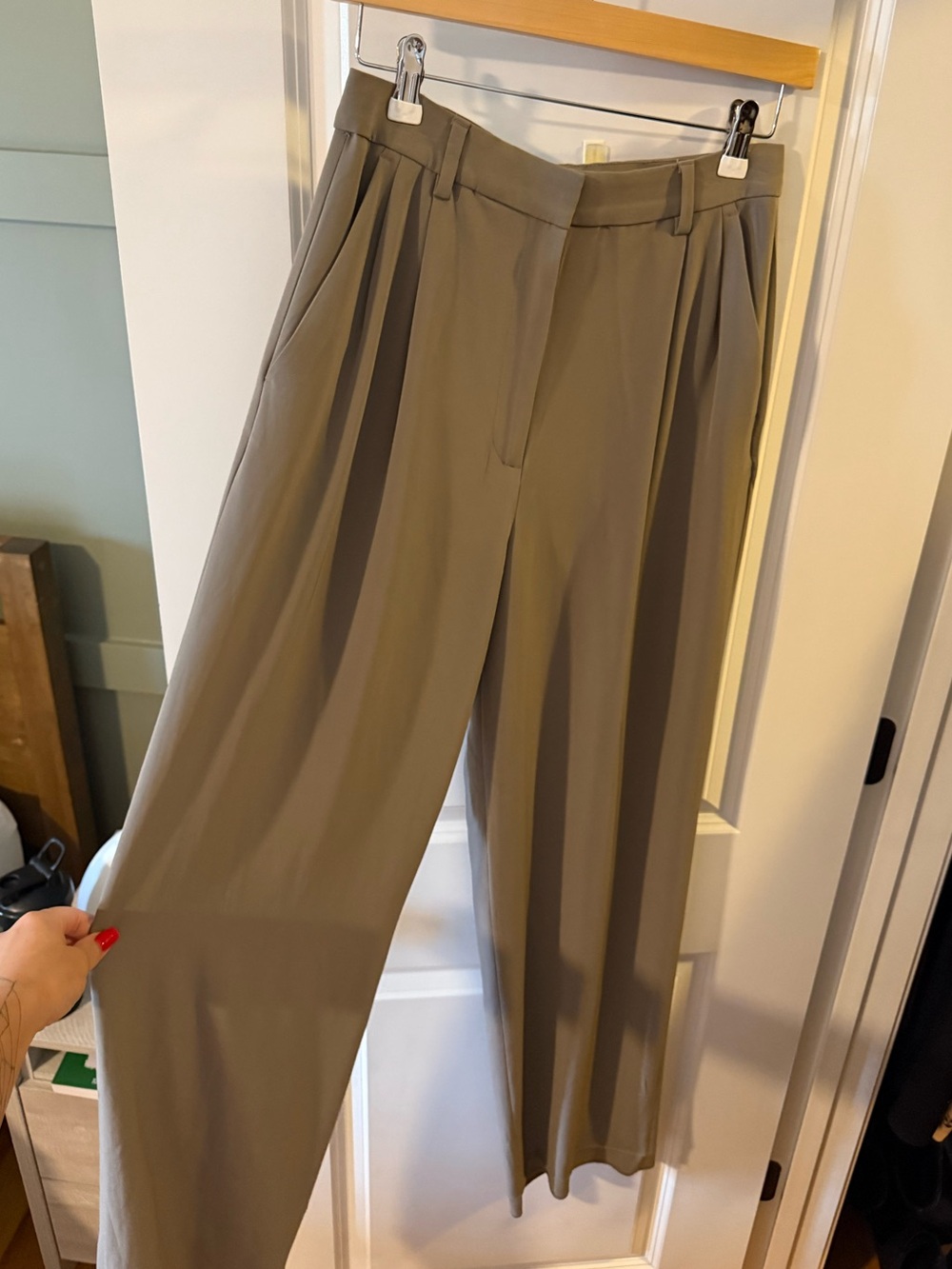 H&M Women’s Sleek High Waisted Wide-Leg Pants in Taupe